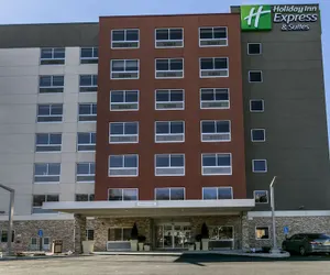 Photo 2 - Holiday Inn Express & Suites Jersey City North - Hoboken, an IHG Hotel