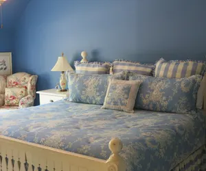 Photo 5 - Yellow House Bed and Breakfast