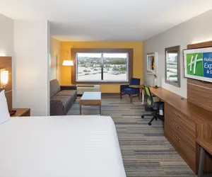 Photo 5 - Holiday Inn Express & Suites East Peoria - Riverfront, an IHG Hotel