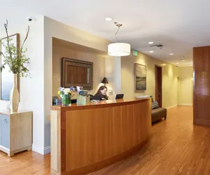 Photo 3 - Waters Edge Hotel