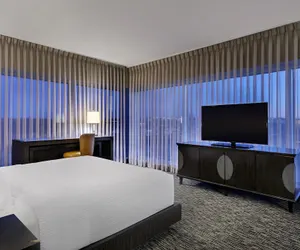 Photo 2 - The Southlake Hotel
