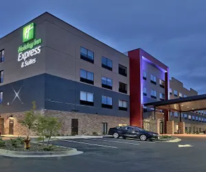 Photo 2 - Holiday Inn Express and Suites Broomfield, an IHG Hotel