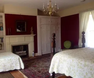 Photo 4 - Maysville Manor Bed & Breakfast