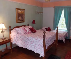 Photo 2 - Maysville Manor Bed & Breakfast