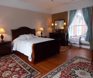 Photo 3 - Maysville Manor Bed & Breakfast