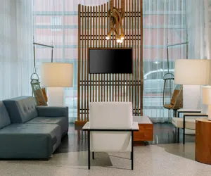Photo 4 - Hampton Inn & Suites Santa Monica
