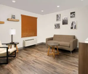 Photo 3 - WoodSpring Suites Chicago Darien