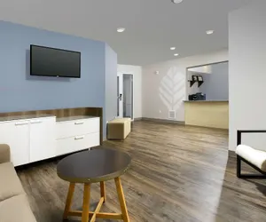 Photo 4 - WoodSpring Suites Chicago Darien