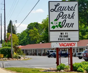 Photo 2 - Laurel Park Inn