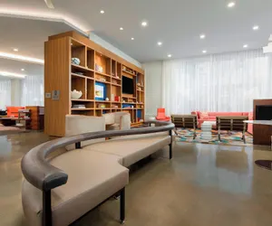 Photo 5 - Courtyard by Marriott Santa Monica