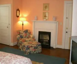 Photo 2 - Oak Manor Inn