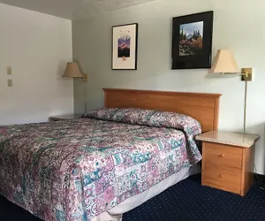 Photo 5 - Beaverton Budget Inn