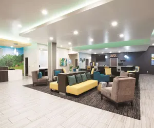 Photo 3 - La Quinta Inn & Suites by Wyndham Tulsa Broken Arrow