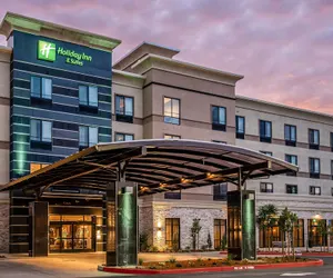 Photo 2 - Holiday Inn Hotel & Suites Silicon Valley - Milpitas, an IHG Hotel