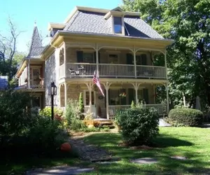 Photo 2 - Fallen Tree Farm Bed & Breakfast