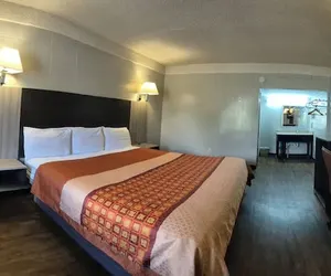 Photo 5 - Budget Inn Carthage