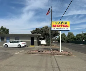 Photo 2 - Capri Motel By Belvilla Walla Walla US 12