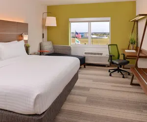 Photo 4 - Holiday Inn Express & Suites St. Petersburg - Madeira Beach, an IHG Hotel