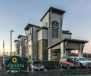 Photo 2 - La Quinta Inn & Suites by Wyndham Walla Walla