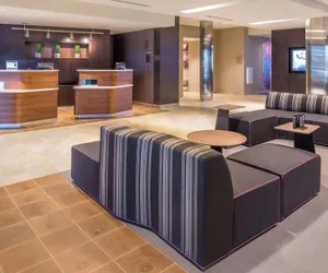 Photo 4 - Courtyard by Marriott Detroit Farmington
