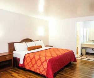 Photo 2 - Tropic Lodge