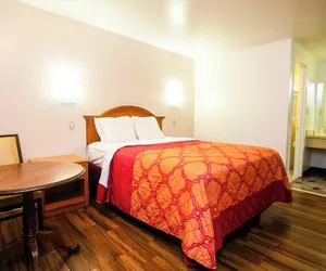 Photo 5 - Tropic Lodge