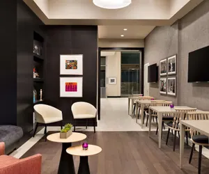 Photo 4 - Embassy Suites by Hilton New York Manhattan Times Square