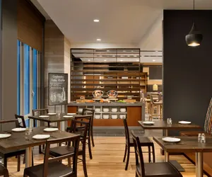 Photo 5 - Embassy Suites by Hilton New York Manhattan Times Square