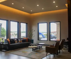 Photo 4 - Clarion Pointe Marshall