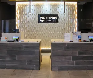 Photo 3 - Clarion Pointe Marshall