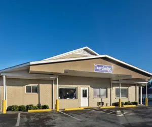 Photo 2 - Travelodge by Wyndham Orangeburg