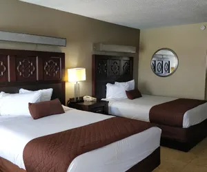 Photo 5 - Holiday Hotel