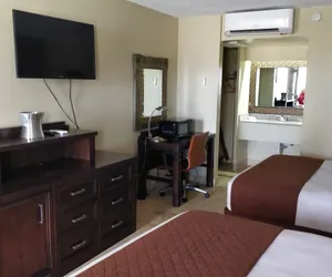 Photo 4 - Holiday Hotel