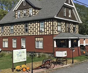 Photo 2 - River House Lodge