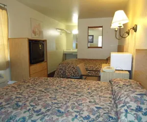 Photo 3 - Economy Inn Victorville