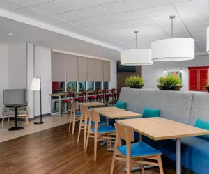 Photo 4 - Home2 Suites by Hilton Nokomis Sarasota Casey Key