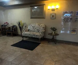 Photo 3 - OYO Candlelight Inn