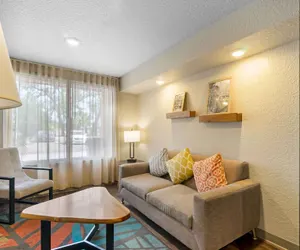 Photo 5 - Extended Stay America Select Suites - Tampa - Northeast