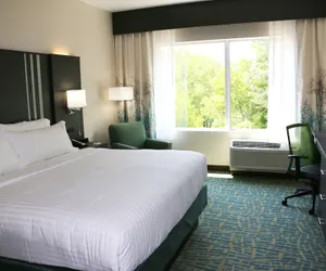 Photo 3 - Holiday Inn Express & Suites Hendersonville SE - Flat Rock by IHG