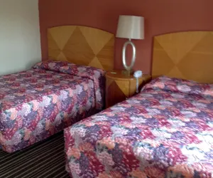 Photo 5 - Sunset Motel