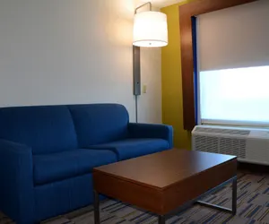 Photo 3 - Holiday Inn Express & Suites Pittsburgh - Monroeville, an IHG Hotel