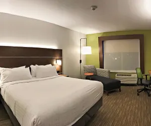Photo 4 - Holiday Inn Express & Suites Sterling by IHG