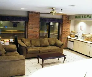 Photo 4 - Capital O Amerihost Inn and Suites Mexico Hwy 54 MO