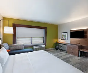 Photo 4 - Holiday Inn Express & Suites Chanute by IHG