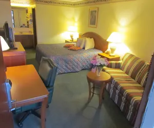 Photo 3 - Travel Inn & Suites