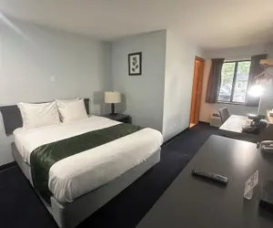 Photo 5 - Pictured Rocks Inn & Suites