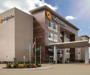 Photo 2 - La Quinta Inn & Suites by Wyndham Owasso