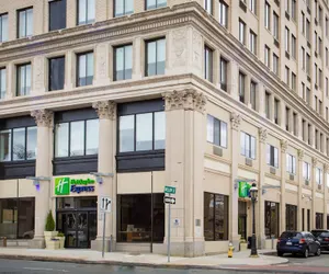 Photo 2 - Holiday Inn Express Springfield Downtown, an IHG Hotel