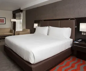 Photo 4 - Holiday Inn Express Springfield Downtown by IHG