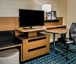 Photo 5 - Fairfield Inn & Suites by Marriott Van Canton Area